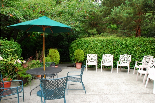 Outdoor Seating at Independent Living Apartments Federal Way 